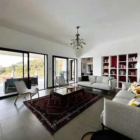 Eden Pour 8 Personnes Climatisee Avec Piscine Chauffee Et Vue A Villa *