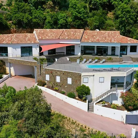Villa Eden Pour 8 Personnes Climatisee Avec Piscine Chauffee Et Vue A