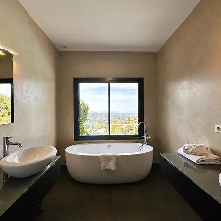 Eden Pour 8 Personnes Climatisee Avec Piscine Chauffee Et Vue A Villa